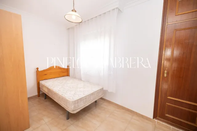 Piso en venta con terraza y ascensor en calle madrid — 37