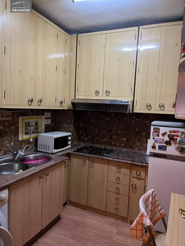 Grupo la Noria Vende Piso de 3 Dormitorios, 1 Baño y Trastero en Zona Industria. — 4