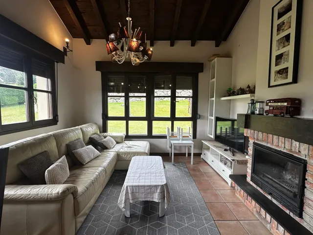 VIVIENDA INDEPENDIENTE EN ALQUILER — 18