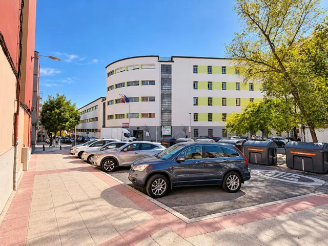 Piso de 2 dormitorios con terraza y grandes posibilidades de reforma en Simancas, Madrid — 34