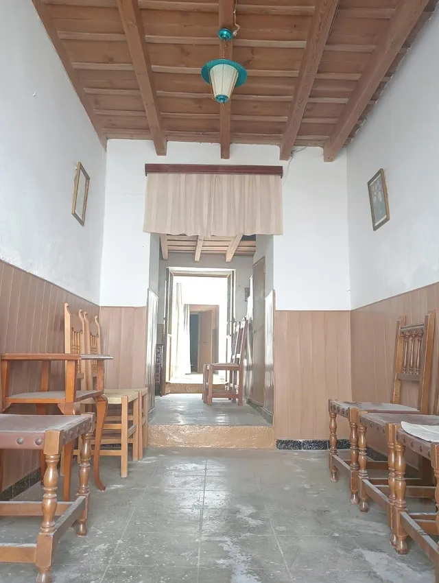 Encantadora Vivienda con Gran Terreno en el Centro de Alcalá