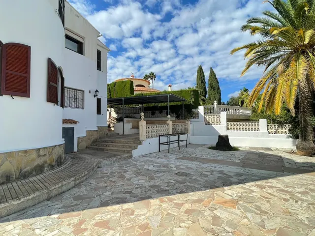 Villa con preciosas vistas al mar y amplia parcela en Calpe — 26