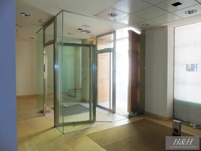 Se alquila oficina/local en Zona Ayuntamiento. / HH Asesores, Inmobiliaria en Burjassot/. — 6