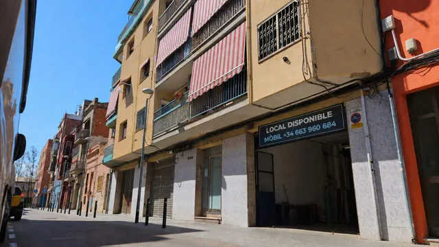 Local comercial diáfano en zona urbana — 9