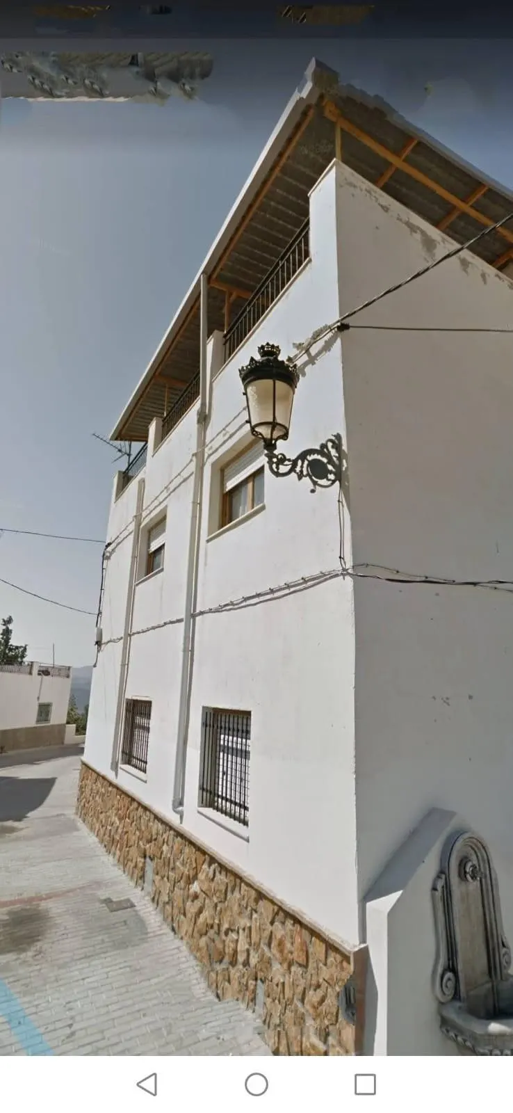 CASA FAMILIAR EN URRÁCAL ( ALMERÍA ) DE CINCO habitaciones.