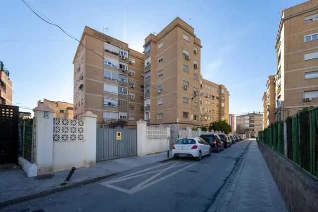 Tu próximo hogar en Calle Carmen de Icaza a 10 minutos de la parada del metro y del PTS. — 2