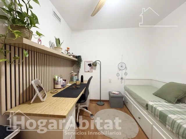 ¡Hogar de lujo! Amplio, sofisticado y reformado, con patio y garaje, todo amueblado — 19