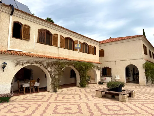 FINCA EXCLUSIVA CON GRAN POTENCIAL EN ELDA — 24