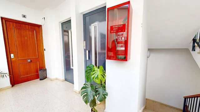 Amplia vivienda en Medina Azahara de 3 dormitorios con terra - foto 2