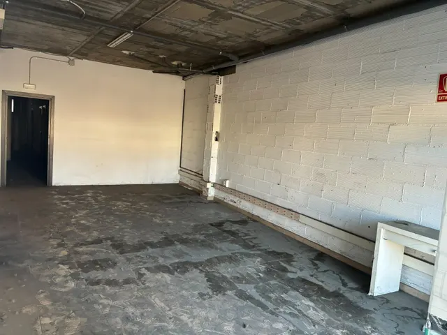 LOCAL COMERCIAL A PIE DE CALLE — 30