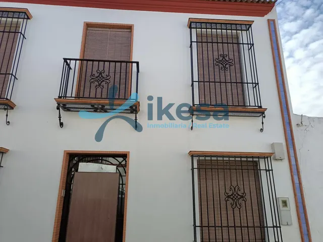 Venta de casa en Villamanrique de la Condesa (Sevilla) - foto 2