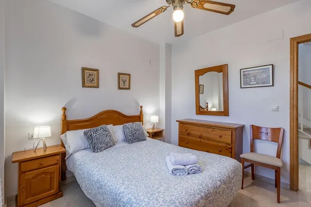 EXCLUSIVO CHALET INDIVIDUAL EN HUÉTOR VEGA — 28