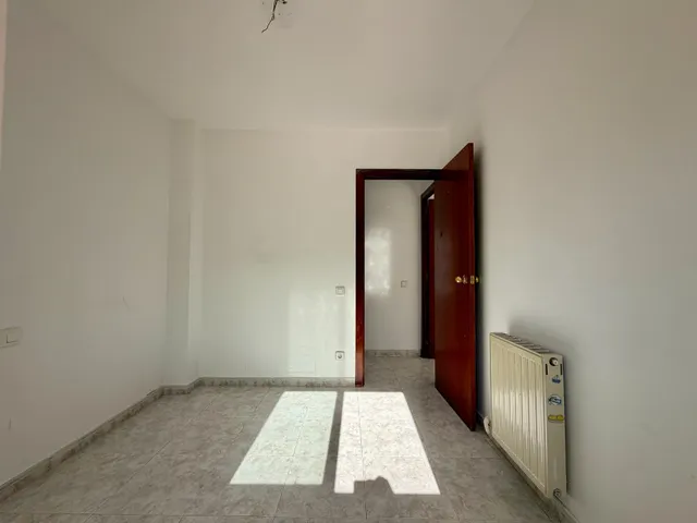 ¡EN EXCLUSIVA! Planta baja de 4 habitaciones con una espectacular terraza de casi 300 m2 en el centro de Montornès del Vallès. — 26