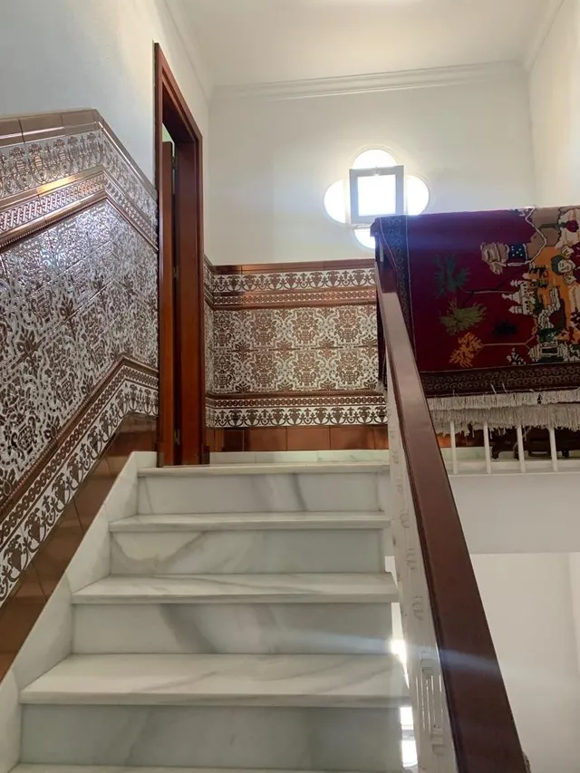 Gran casa con garajes y local comercial — 25