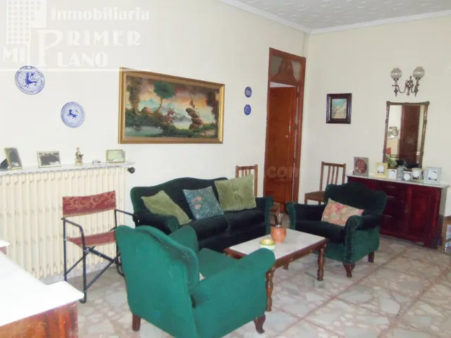 CASA EN ESQUINA CON 4 DORMITORIOS, JUNTO A PLAZA DE ESPAÑA - foto 5