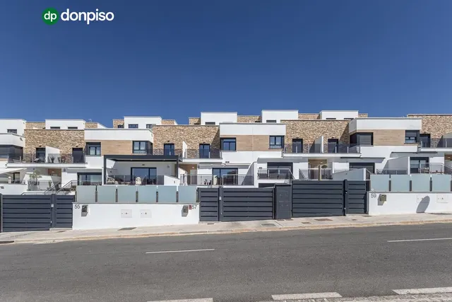 Vivienda de lujo en Urbanización SERRALLO HILLS. — 50