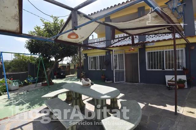 CHALET RÚSTICO CON PISCINA, TERRAZA Y PARKING — 45