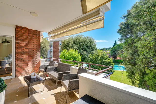 Espectacular vivienda con terraza, piscina y pista de tenis  - foto 2