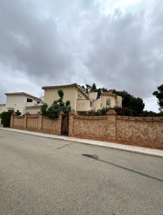 Villa 4 habitaciones 107m² en venta - Villamartín-Las Filipi