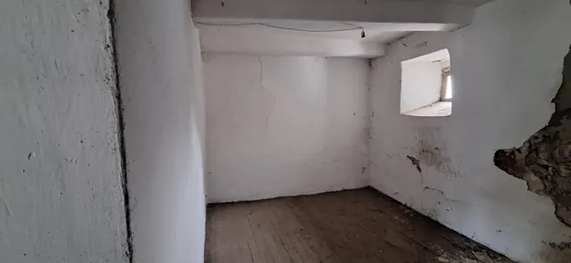 Casa de Pueblo en el Centro Histórico de Bembibre para Reformar — 14
