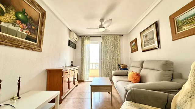 Apartamento de 2 dormitorios y 1 baño con garaje en el centr