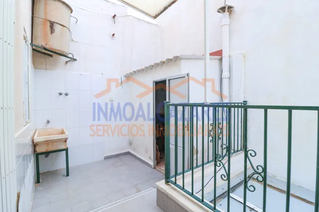 ¡A SOLO 1 MINUTO DE LA PLAYA! CÉNTRICO APARTAMENTO EN PRIMERA PLANTA DE 3 DORMITORIOS Y TERRAZA CON VISTAS AL MAR, EN LOS ALCÁZARES, MURCIA. — 15