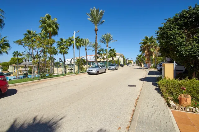 REF: 01525 ADOSADO BONALBA GOLF — 41