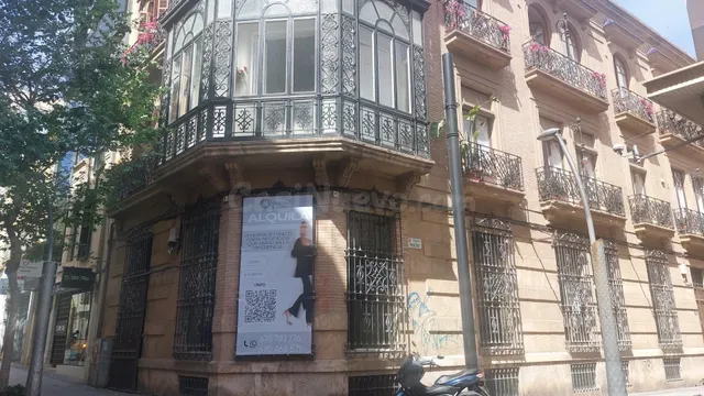 ALQUILER DE LOCAL EN EDIFICIO CATALOGADO POR SU VALOR HISTÓR
