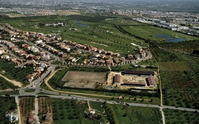 VENTA MAGNÍFICO CHALET EN URBANIZACIÓN ZAUDÍN CLUB DE GOLF (Sevilla) — 3