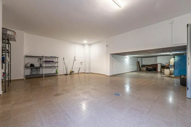 Chalet en esquina de 4 Dorm. en Otura — 70