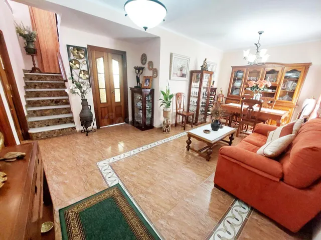 Casa mata 5 dormitorios lista para entrar a vivir en el cent