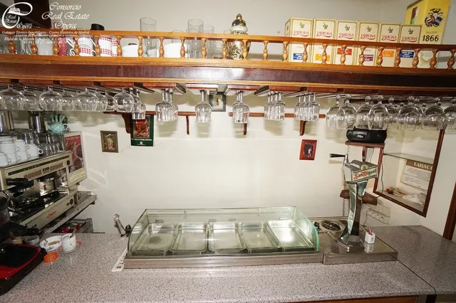 BAR CAFETERIA FRENTE A METRO Y RENFE PIRAMIDES — 38