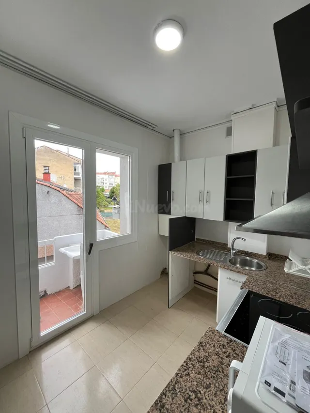 Amplia Habitación Reformada en Ourense - Zona O Vinteún - - foto 4