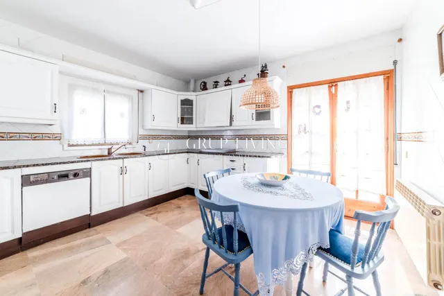 ELEGANTE CASA ESQUINERA DE ESTILO INGLÉS CON VISTAS AL MAR — 12