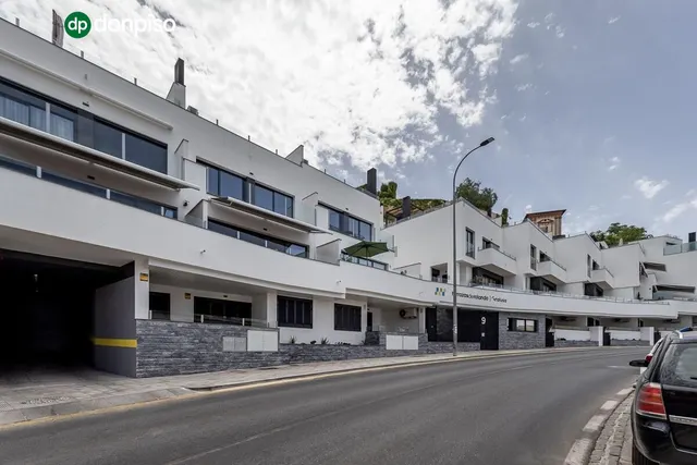 Estudio de reciente construcción con piscina, garaje y zonas comunes en Granada — 20