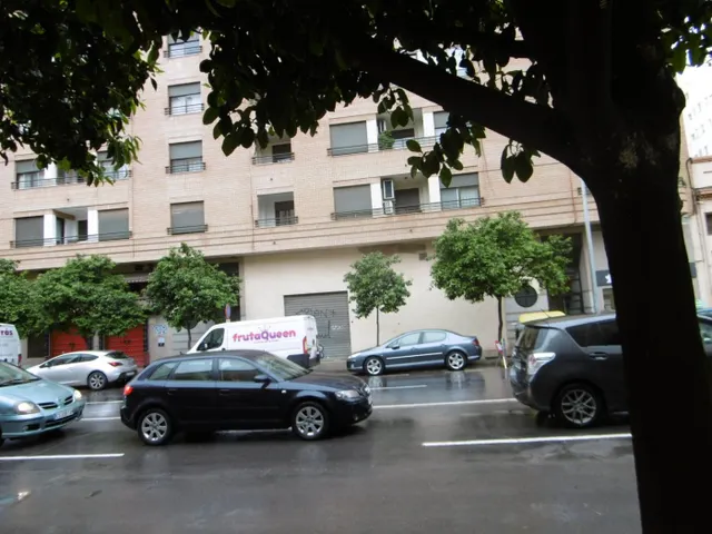 LOCAL AMPLIO CON FACHADA Y EN BUENA ZONA — 20