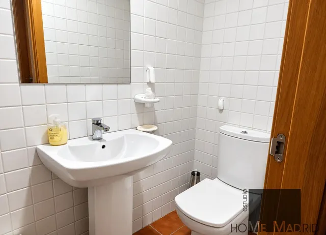 ESTUDIO HOME MADRID ofrece oficina profesional de 52,51 m2, con jardín circundante, en el barrio de Peñagrande. — 13