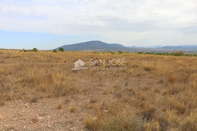 VENTA DE TERRENO EN JUMILLA — 17