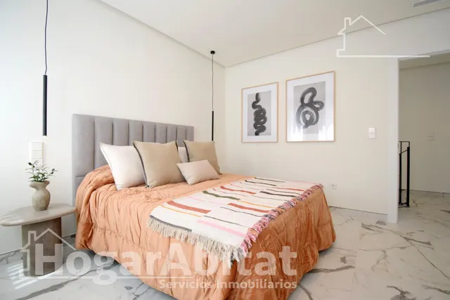 CHALET NUEVO CON PISCINA, GARAJE Y TERRAZA — 42
