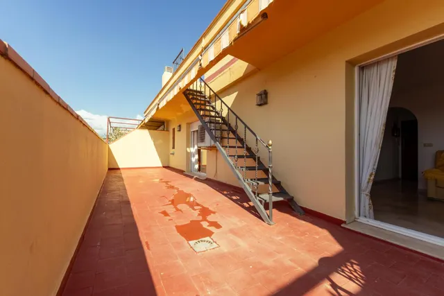 Ático con 100 m2 de espacio exterior, vistas panorámicas y garaje en el centro de Fuengirola – 375.000 € — 24