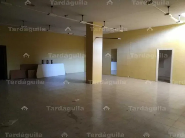ESTUPENDO LOCAL COMERCIAL EN LA MEJOR ZONA DE LA AVENIDA COMUNEROS — 10