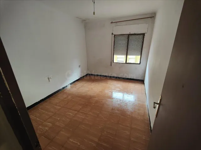 PISO A REFORMAR DE 3 DORMITORIOS, BALCÓN, PLANTA 3 SIN ASCEN - foto 5