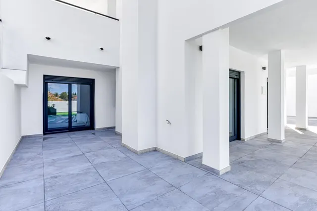 Villa independiente renovada, cerca a Mijas, con piscina privada y 5 dormitorios — 36