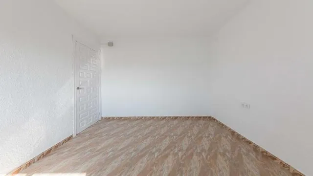 PISO EN VENTA CON INQUILINO C/ PEDRO ANTONIO DE ALARCON - BADALONA — 5
