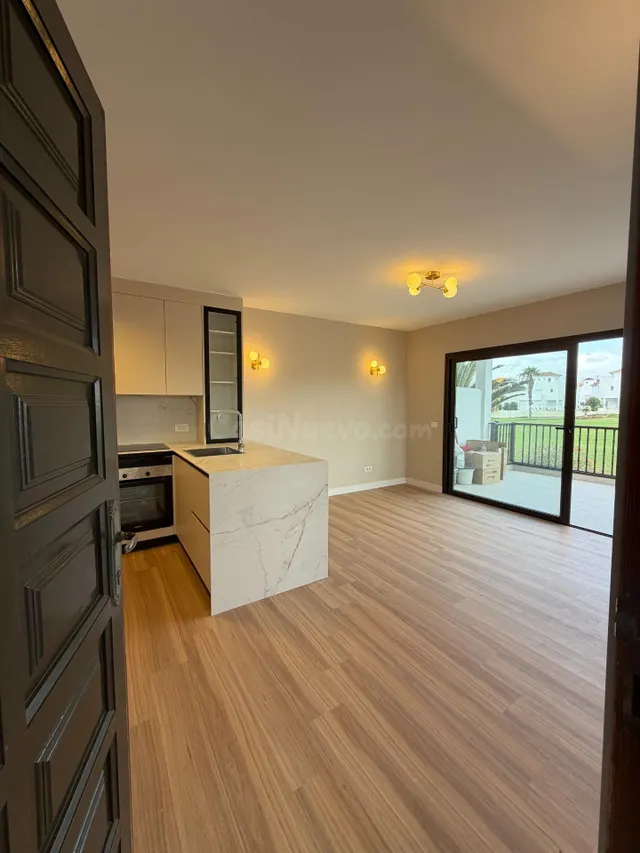 Apartamento reformado con terraza y vistas al golf en Amaril - foto 5