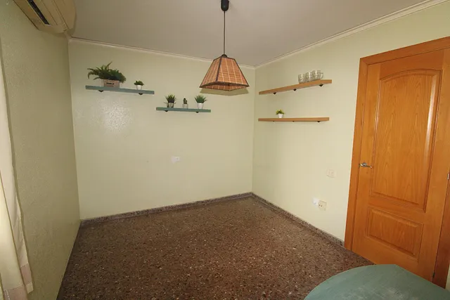 Piso de tres dormitorios con ascensor. — 11