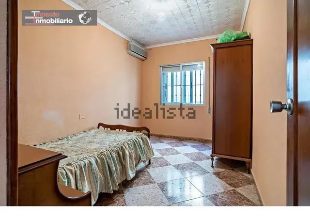 Chalet adosado en venta en Calle Alhambra, 33 — 12