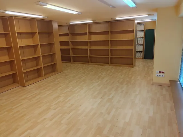 Local comercial 389m² en venta - Santa Margarita-Los Puentes — 35