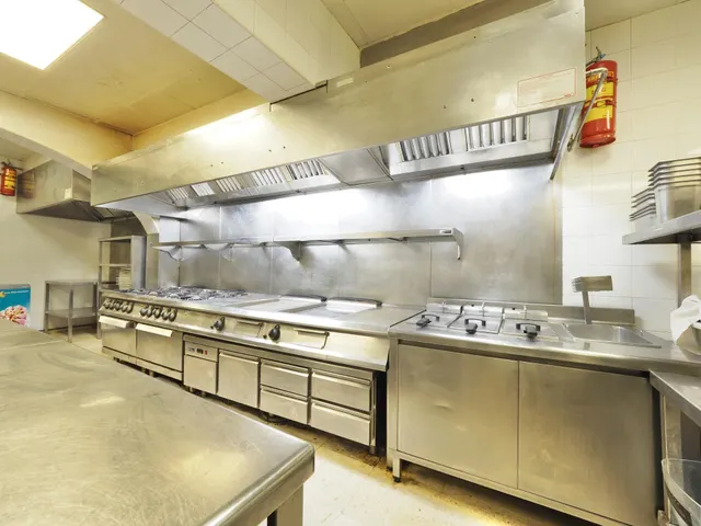 RESTAURANTE EN PLENO CENTRO DE LA CIUDAD — 15