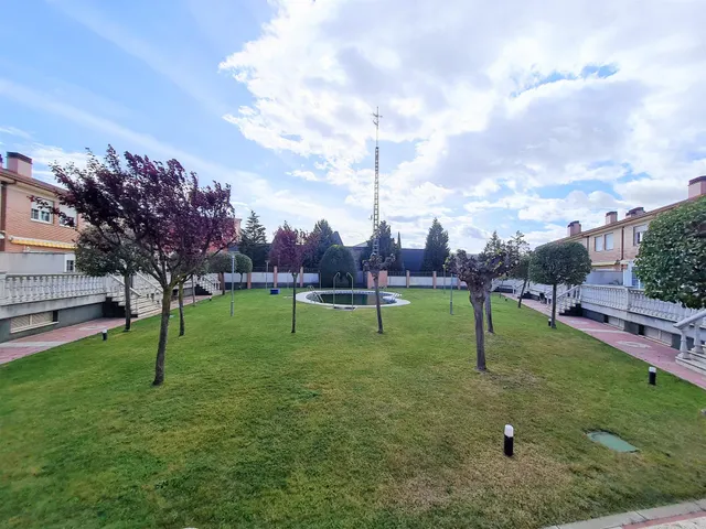 Chalet adosado en alquiler con terraza, piscina y dos plazas de garaje junto al Paseo de Zorrilla — 12